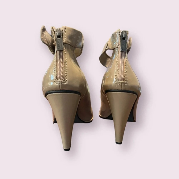 Kenneth Cole Ankle Strap, Zipper on Back Leather Heels, Neutral, Size 10 - Picture 4 of 6